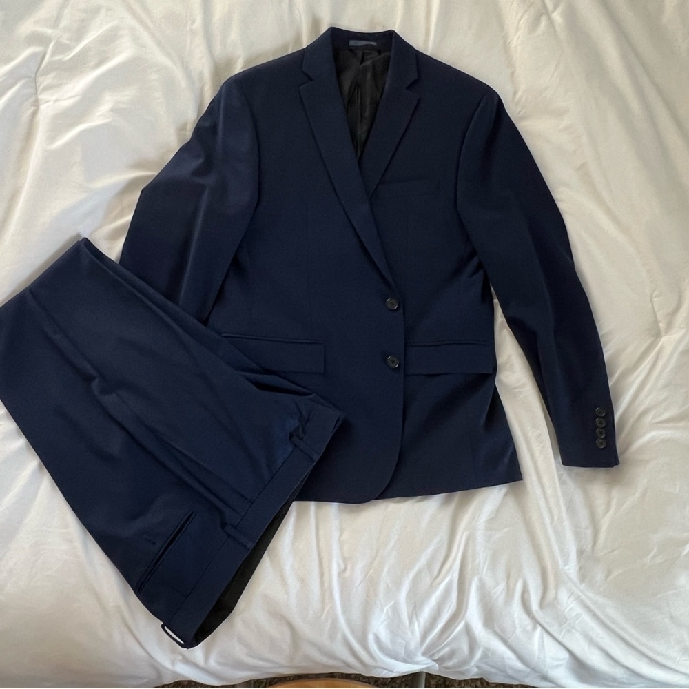 Dark Blue Ryan Seacrest Distinction Suit